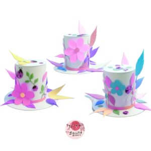 Galera Mariposas, flores, plumas blanca con violeta